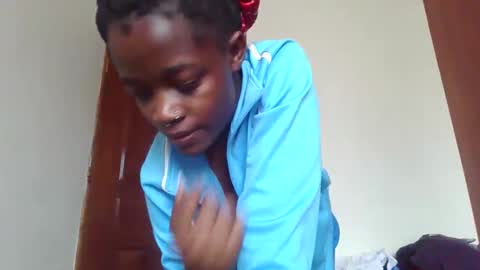 Snapshot of petite_veee chatting on 6, 10, 2025 VERONICA MUTAMBI online show from 6, 10, 2025