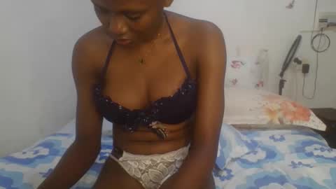 Snapshot of petiteediva chatting on 4, 3, 2026 diva online show from 4, 3, 2026