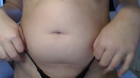 Snapshot of petitegirluvsdick chatting on 5, 2, 2025 Bella online show from 5, 2, 2025