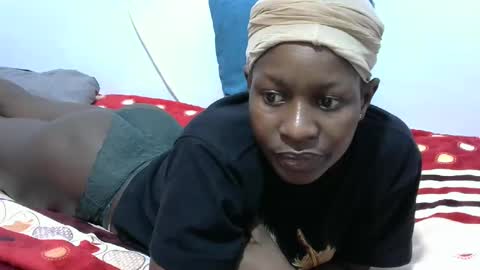petitegirly12 online show from 19, 2, 2025