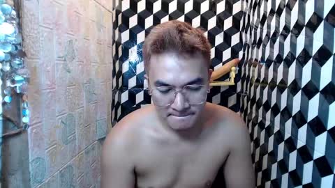Snapshot of petitehugecockxnxxx chatting on 28, 5, 2026 Call me jake online show from 28, 5, 2026