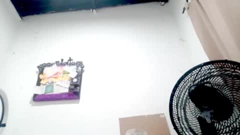 Snapshot of petiteivoryqueen chatting on 5, 12, 2025 danna online show from 5, 12, 2025