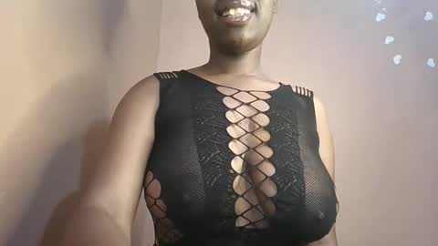 Snapshot of petitemomma76379 chatting on 2, 6, 2026 sexy chocolate online show from 2, 6, 2026