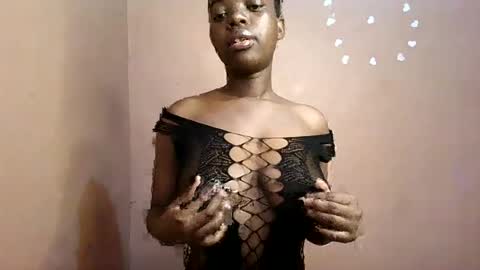 Snapshot of petitemomma76379 chatting on 9, 7, 2026 sexy chocolate online show from 9, 7, 2026