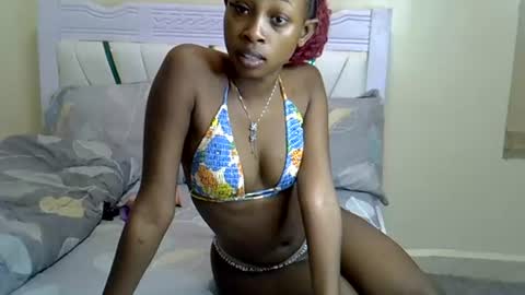 Snapshot of petitenoirr chatting on 17, 6, 2026 petitenoirr online show from 17, 6, 2026