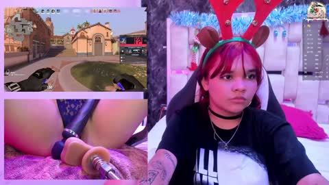 Snapshot of petitesally_ chatting on 22, 12, 2024 Sally online show from 22, 12, 2024