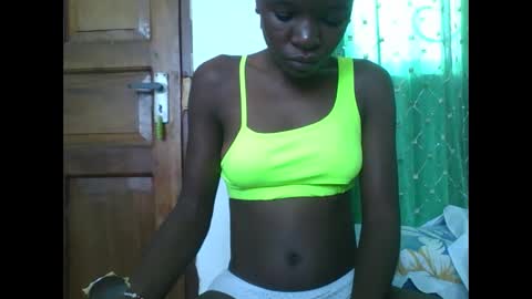 petitesweetchiq online show from 20, 11, 2025