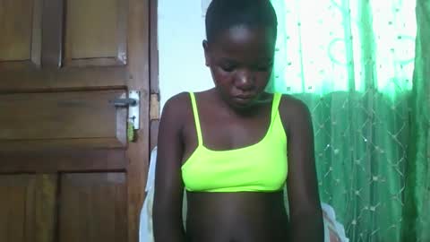 petitesweetchiq online show from 17, 12, 2025