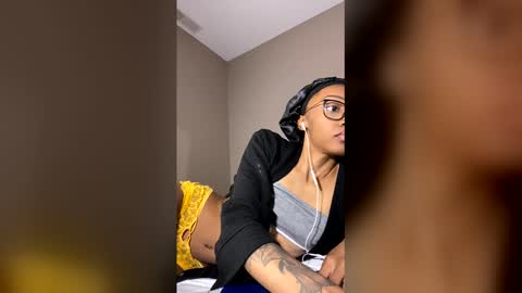 Snapshot of petitetingz chatting on 11, 6, 2026 petitetingz online show from 11, 6, 2026