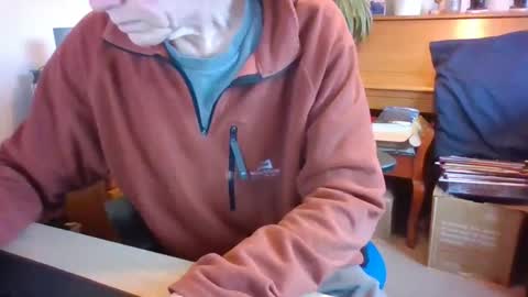 Snapshot of petitwilly chatting on 15, 1, 2025 petitwilly online show from 15, 1, 2025