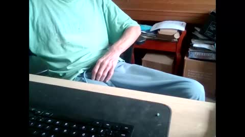 Snapshot of petitwilly chatting on 1, 10, 2025 petitwilly online show from 1, 10, 2025