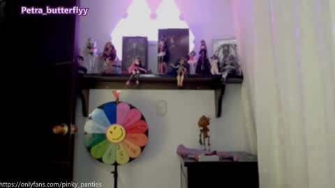 Snapshot of petra_butterfly chatting on 11, 3, 2025 i.. .U can call me Nick .... Help me to reach 200 thumbs up online show from 11, 3, 2025