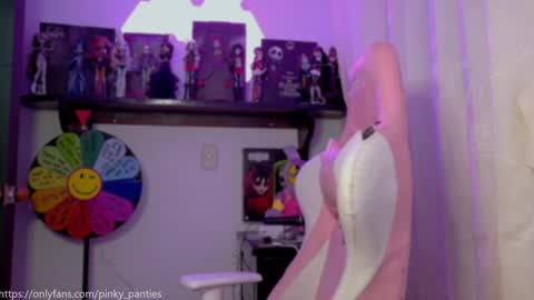 Snapshot of petra_butterfly chatting on 17, 9, 2025 i.. .U can call me Nick .... Help me to reach 200 thumbs up online show from 17, 9, 2025