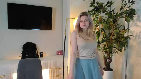 Snapshot of petrinahalyk chatting on 14, 10, 2025 Im Mira whats your name online show from 14, 10, 2025