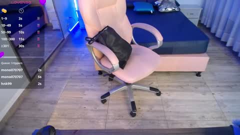 Snapshot of pettit_courtny chatting on 19, 12, 2024 Pettit Courtny online show from 19, 12, 2024