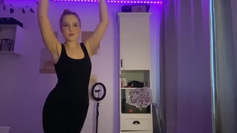 Snapshot of pettykyper chatting on 16, 10, 2025 Katie online show from 16, 10, 2025