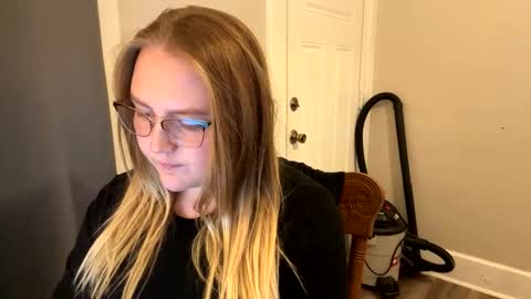 Snapshot of phatassblond chatting on 21, 1, 2025 PhatAssBlond online show from 21, 1, 2025