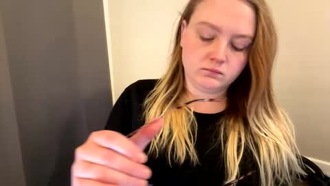 Snapshot of phatassblond chatting on 21, 1, 2025 PhatAssBlond online show from 21, 1, 2025