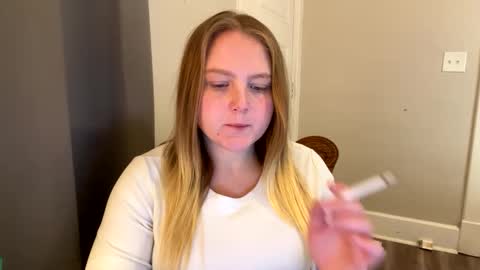 Snapshot of phatassblond chatting on 25, 1, 2025 PhatAssBlond online show from 25, 1, 2025