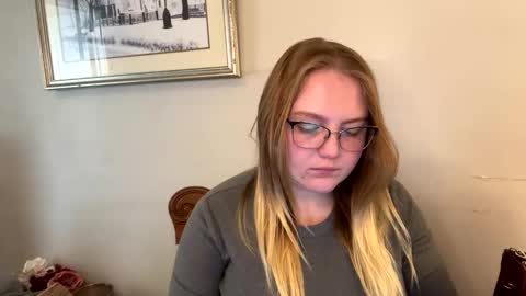 Snapshot of phatassblond chatting on 28, 1, 2025 PhatAssBlond online show from 28, 1, 2025