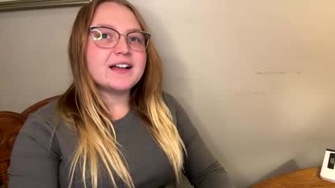 Snapshot of phatassblond chatting on 29, 1, 2025 PhatAssBlond online show from 29, 1, 2025
