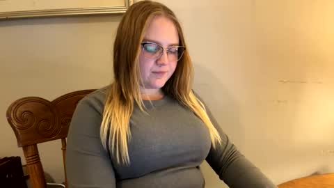 Snapshot of phatassblond chatting on 29, 1, 2025 PhatAssBlond online show from 29, 1, 2025