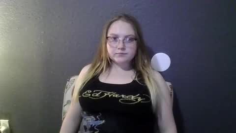Snapshot of phatassblond chatting on 8, 3, 2025 PhatAssBlond online show from 8, 3, 2025