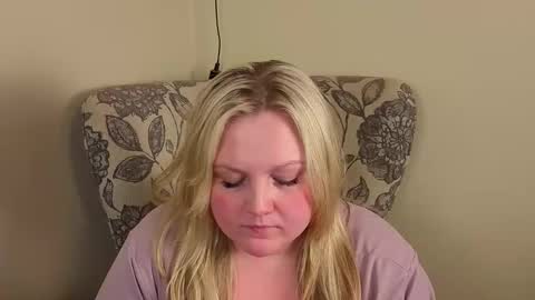 Snapshot of phatassblond chatting on 6, 6, 2026 PhatAssBlond online show from 6, 6, 2026