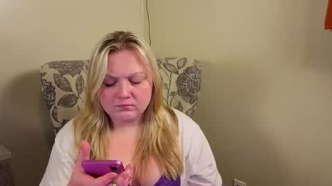 Snapshot of phatassblond chatting on 11, 6, 2026 PhatAssBlond online show from 11, 6, 2026