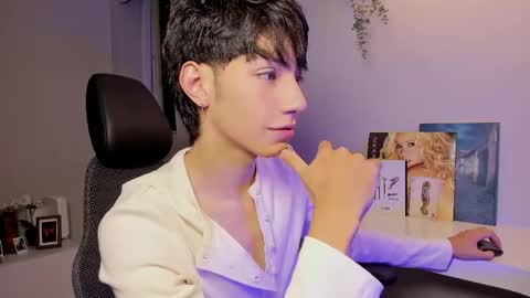 Phil.   INDEPENDENT MODEL online show from 31, 3, 2026