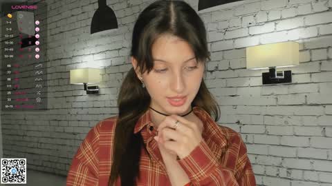 Snapshot of philomenagroomes chatting on 4, 2, 2025 Emilia online show from 4, 2, 2025