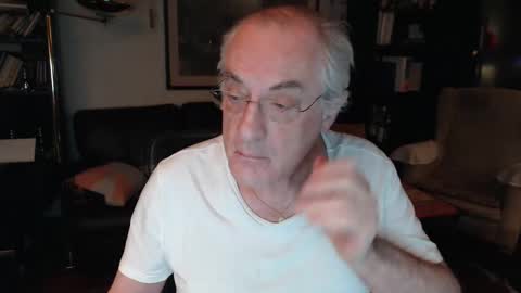 Snapshot of philoumis2 chatting on 5, 12, 2024 Philippe online show from 5, 12, 2024