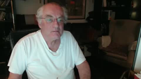 Snapshot of philoumis2 chatting on 6, 1, 2025 Philippe online show from 6, 1, 2025