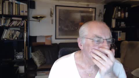 Snapshot of philoumis2 chatting on 18, 1, 2025 Philippe online show from 18, 1, 2025