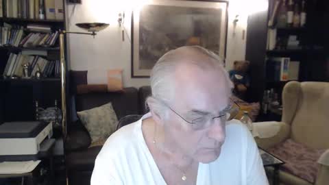 Snapshot of philoumis2 chatting on 2, 2, 2025 Philippe online show from 2, 2, 2025