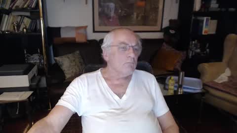 Snapshot of philoumis2 chatting on 6, 2, 2025 Philippe online show from 6, 2, 2025