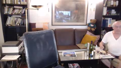 Snapshot of philoumis2 chatting on 7, 2, 2025 Philippe online show from 7, 2, 2025