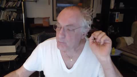 Snapshot of philoumis2 chatting on 9, 2, 2025 Philippe online show from 9, 2, 2025