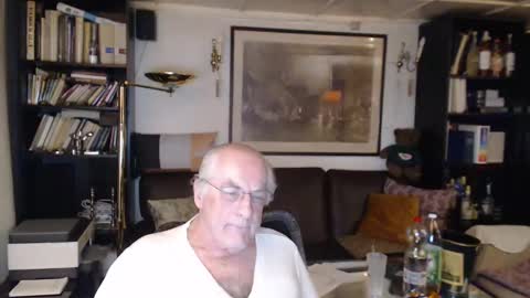 Snapshot of philoumis2 chatting on 8, 3, 2025 Philippe online show from 8, 3, 2025