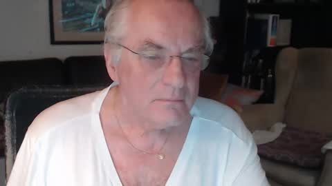 Snapshot of philoumis2 chatting on 21, 9, 2025 Philippe online show from 21, 9, 2025