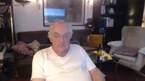 Snapshot of philoumis2 chatting on 22, 10, 2025 Philippe online show from 22, 10, 2025