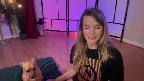 PHOENIX TAYLOR online show from 8, 3, 2025