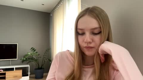 Kristie online show from 12, 6, 2026