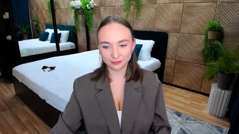 Emelie online show from 19, 9, 2025