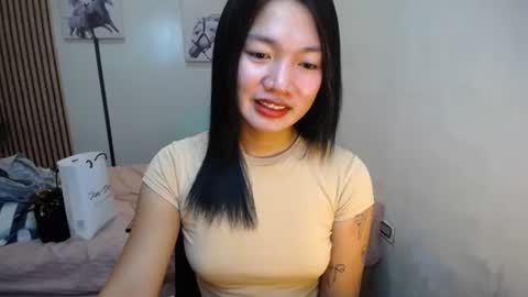 Snapshot of pinay_shenna chatting on 2, 10, 2025 Shenna online show from 2, 10, 2025
