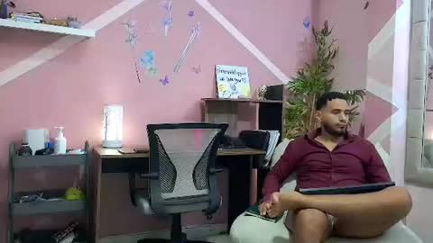 pineappleflipped online show from 6, 8, 2026