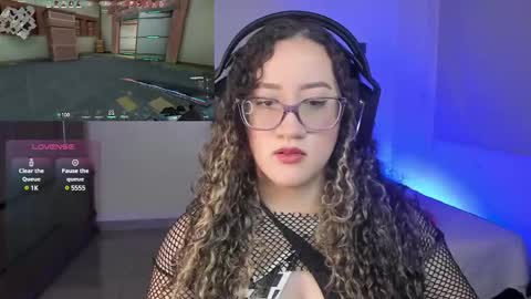 Emilly Santis online show from 30, 12, 2024