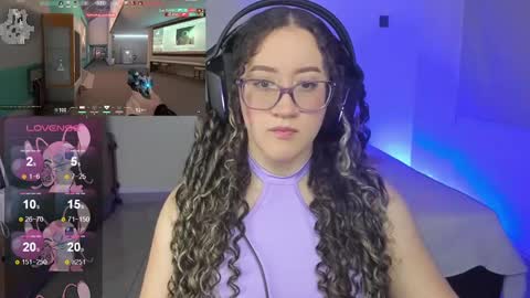 Emilly Santis online show from 11, 1, 2025