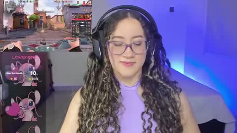 Emilly Santis online show from 11, 1, 2025