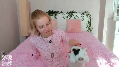 pink_lila18 online show from 9, 10, 2025